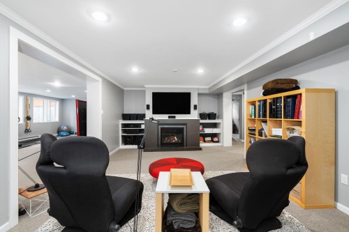 956 Belvista Crescent, North Vancouver, BC - Indoor Photo Showing Office