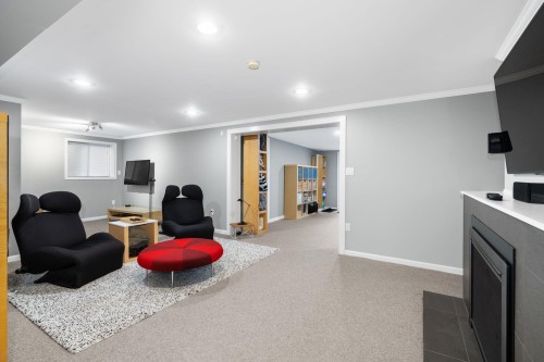 956 Belvista Crescent, North Vancouver, BC - Indoor