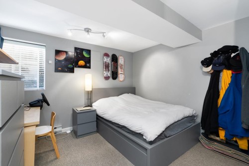 956 Belvista Crescent, North Vancouver, BC - Indoor Photo Showing Bedroom