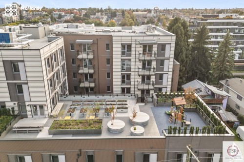5085 Mchardy Street , Vancouver, BC V5R 0L7 2
