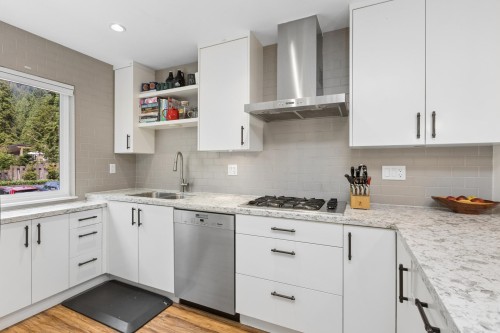 4715 Hoskins Road, North Vancouver, BC 