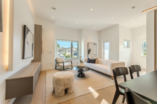 4-8483 16 Avenue, Burnaby, BC - Indoor