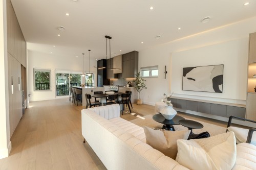 4-8483 16 Avenue, Burnaby, BC - Indoor Photo Showing Living Room