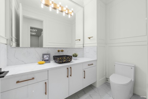 3651 Francis Road, Richmond, BC - Indoor Photo Showing Bathroom