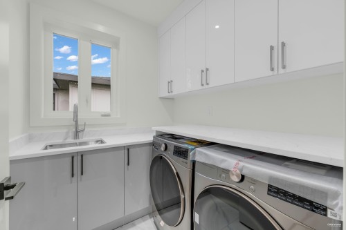 3651 Francis Road, Richmond, BC - Indoor Photo Showing Laundry Room