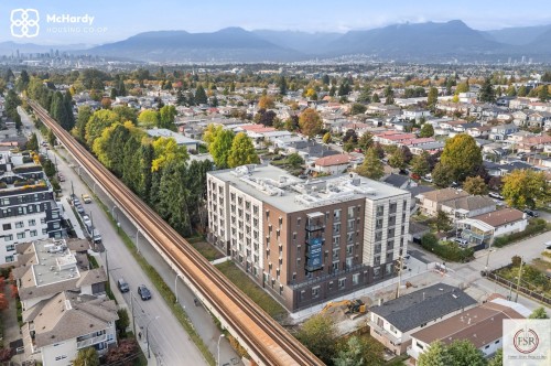 5085 Mchardy Street , Vancouver, BC V5R 0L7 2