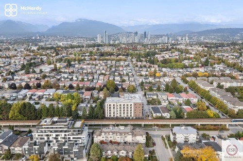 5085 Mchardy Street , Vancouver, BC V5R 0L7 3