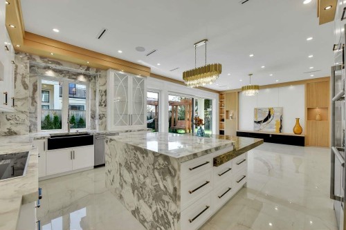10660 Roselea Crescent, Richmond, BC - Indoor Photo Showing Kitchen With Upgraded Kitchen