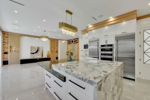 10660 Roselea Crescent, Richmond, BC - Indoor Photo Showing Kitchen With Upgraded Kitchen