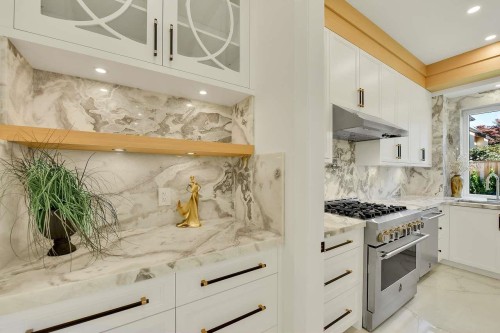10660 Roselea Crescent, Richmond, BC - Indoor Photo Showing Kitchen