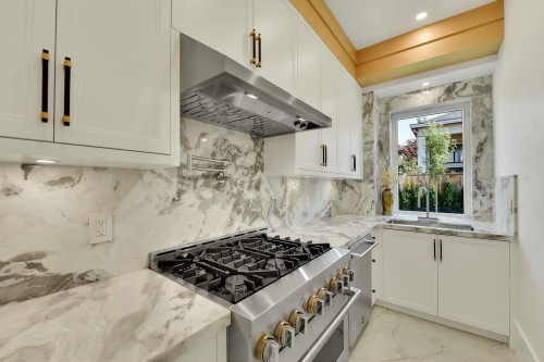 10660 Roselea Crescent, Richmond, BC - Indoor Photo Showing Kitchen With Upgraded Kitchen