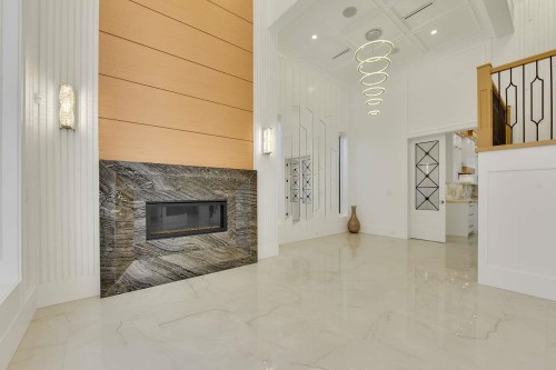 10660 Roselea Crescent, Richmond, BC - Indoor With Fireplace