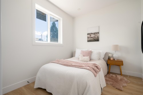 1-122 Eighth Avenue, New Westminster, BC - Indoor Photo Showing Bedroom