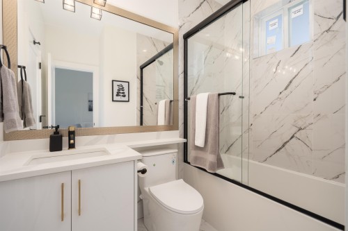 1-122 Eighth Avenue, New Westminster, BC - Indoor Photo Showing Bathroom