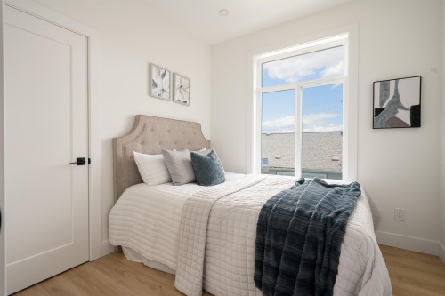 1-122 Eighth Avenue, New Westminster, BC - Indoor Photo Showing Bedroom