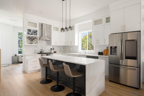 1-122 Eighth Avenue, New Westminster, BC - Indoor Photo Showing Kitchen With Upgraded Kitchen