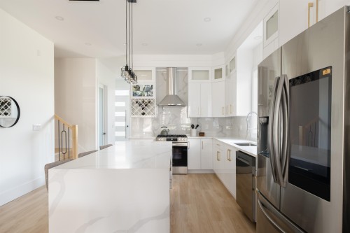 1-122 Eighth Avenue, New Westminster, BC - Indoor Photo Showing Kitchen With Upgraded Kitchen