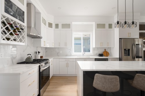 1-122 Eighth Avenue, New Westminster, BC - Indoor Photo Showing Kitchen With Upgraded Kitchen