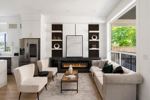 1-122 Eighth Avenue, New Westminster, BC - Indoor Photo Showing Living Room With Fireplace