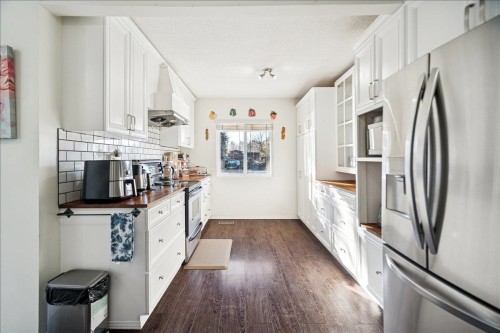 21339 Dewdney Trunk Road, Maple Ridge, BC - Indoor Photo Showing Kitchen