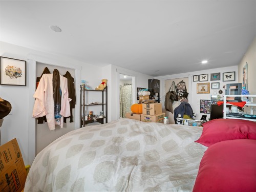 5987 Malvern Avenue, Burnaby, BC - Indoor Photo Showing Bedroom