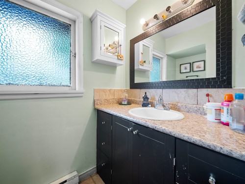 5987 Malvern Avenue, Burnaby, BC - Indoor Photo Showing Bathroom