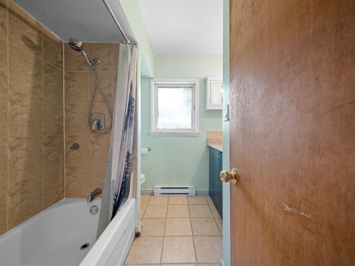 5987 Malvern Avenue, Burnaby, BC - Indoor Photo Showing Bathroom