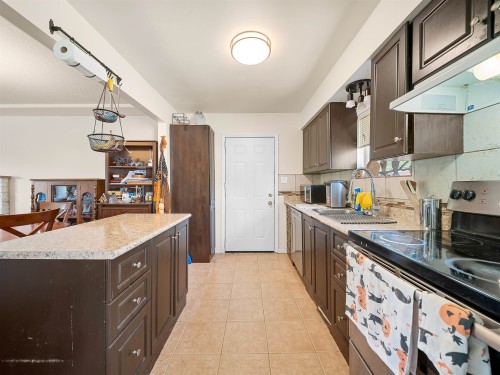 5987 Malvern Avenue, Burnaby, BC - Indoor Photo Showing Kitchen
