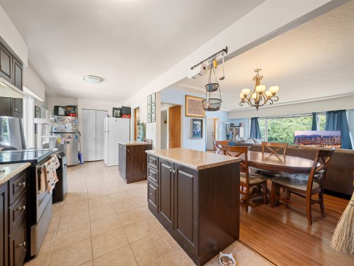 5987 Malvern Avenue, Burnaby, BC - Indoor Photo Showing Kitchen