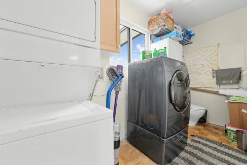 4580 Boundary Road, Burnaby, BC - Indoor Photo Showing Laundry Room