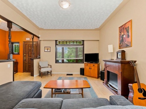 3606 Carolina Street, Vancouver, BC - Indoor Photo Showing Living Room
