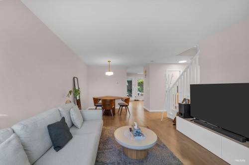 5-7360 Gilbert Road, Richmond, BC - Indoor Photo Showing Living Room