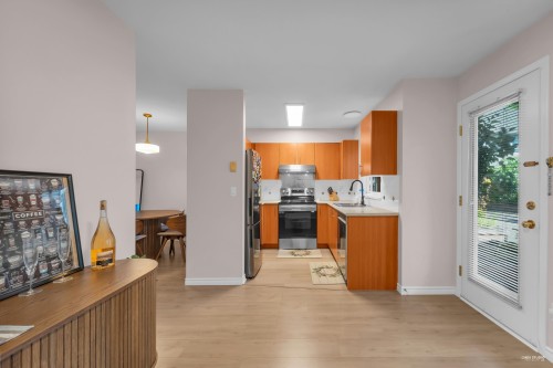 5-7360 Gilbert Road, Richmond, BC - Indoor Photo Showing Kitchen