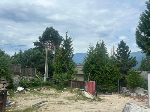 5785 Trail Avenue, Sechelt, BC 