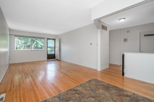 305 Marathon Court, Coquitlam, BC - Indoor Photo Showing Other Room