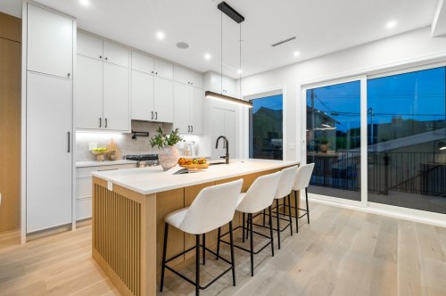 2078 57Th Avenue W, Vancouver, BC - Indoor