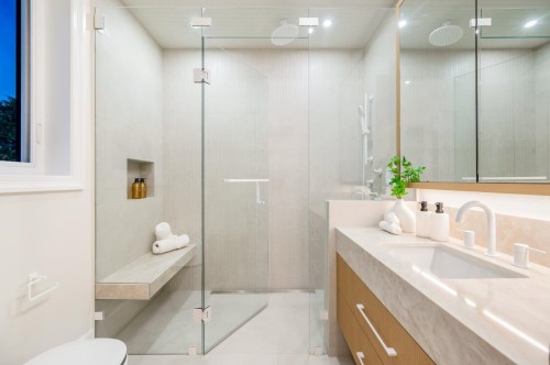 2078 57Th Avenue W, Vancouver, BC - Indoor Photo Showing Bathroom