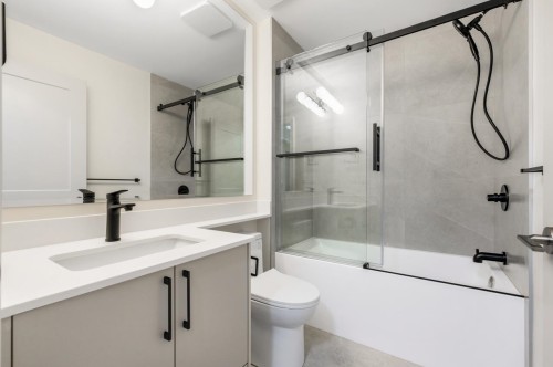 2078 57Th Avenue W, Vancouver, BC - Indoor Photo Showing Bathroom