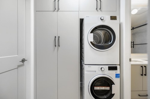 2078 57Th Avenue W, Vancouver, BC - Indoor Photo Showing Laundry Room