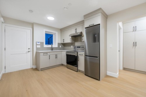 2078 57Th Avenue W, Vancouver, BC - Indoor Photo Showing Kitchen