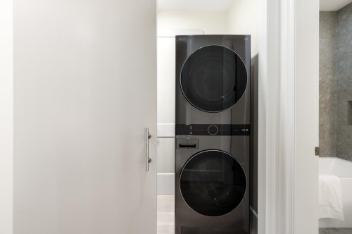 2078 57Th Avenue W, Vancouver, BC - Indoor Photo Showing Laundry Room