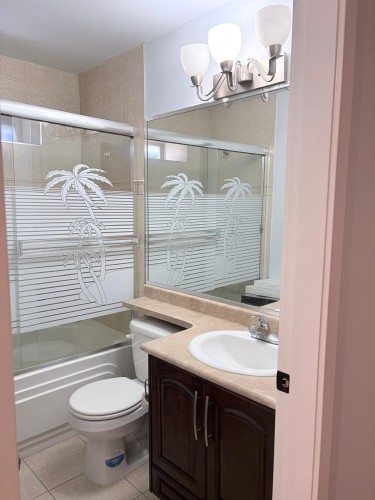 8068 11Th Avenue, Burnaby, BC - Indoor Photo Showing Bathroom
