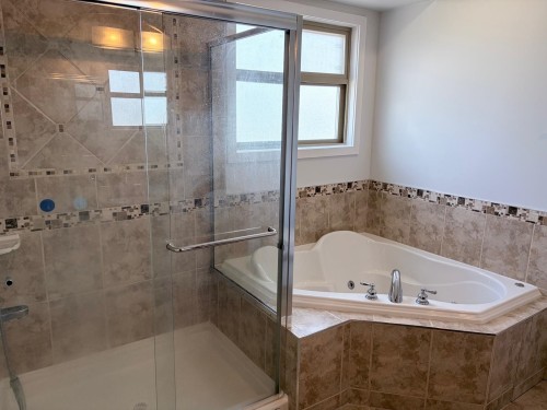 8068 11Th Avenue, Burnaby, BC - Indoor Photo Showing Bathroom