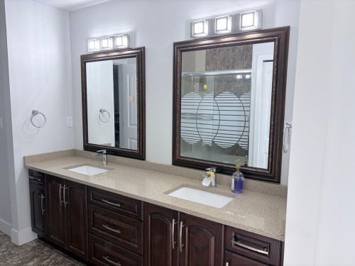 8068 11Th Avenue, Burnaby, BC - Indoor Photo Showing Bathroom
