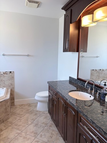 8068 11Th Avenue, Burnaby, BC - Indoor Photo Showing Bathroom