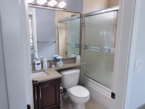 8068 11Th Avenue, Burnaby, BC - Indoor Photo Showing Bathroom