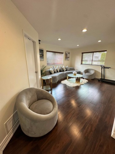 22938 Fuller Avenue, Maple Ridge, BC - Indoor Photo Showing Living Room