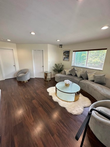 22938 Fuller Avenue, Maple Ridge, BC - Indoor Photo Showing Living Room