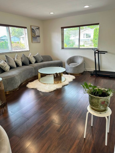 22938 Fuller Avenue, Maple Ridge, BC - Indoor Photo Showing Living Room