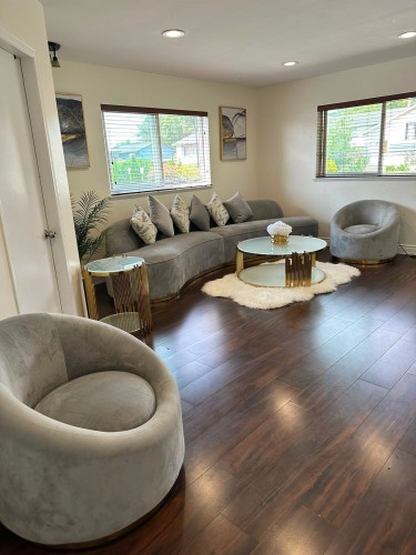 22938 Fuller Avenue, Maple Ridge, BC - Indoor Photo Showing Living Room